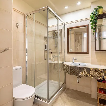Boho Chic Apt, Frontline Sea & Paseo Views 아파트 *