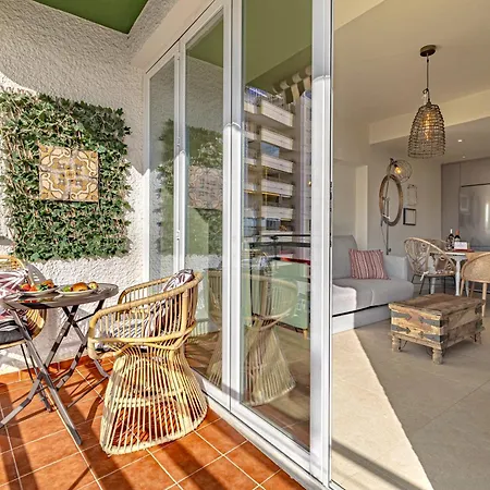 Boho Chic Apt, Frontline Sea & Paseo Views *