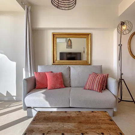 Boho Chic Apt, Frontline Sea & Paseo Views Marbella
