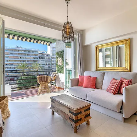 Boho Chic Apt, Frontline Sea & Paseo Views
