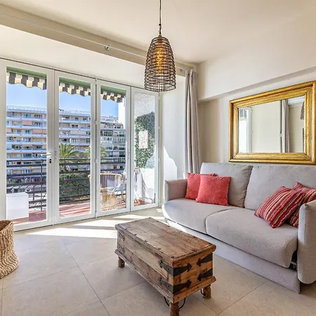 Boho Chic Apt, Frontline Sea & Paseo Views Lejlighed *