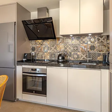 Boho Chic Apt, Frontline Sea & Paseo Views Marbella