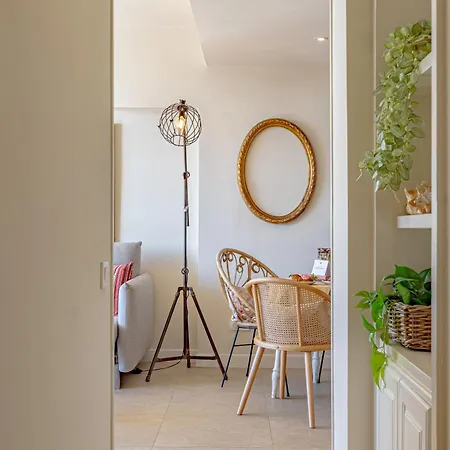 Boho Chic Apt, Frontline Sea & Paseo Views *