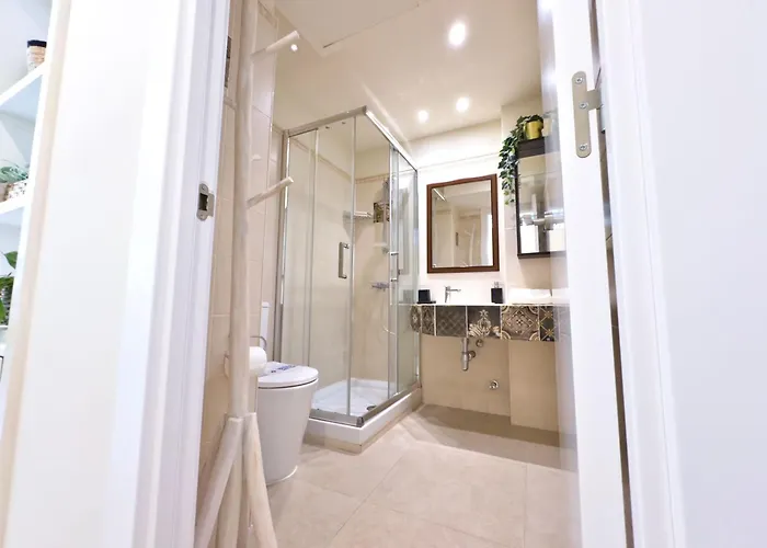 Boho Chic Apt, Frontline Sea & Paseo Views Apartment *