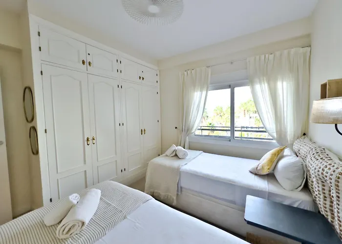Boho Chic Apt, Frontline Sea & Paseo Views